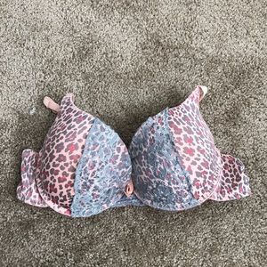 Pink push up bra. 36 C. Rue 21.